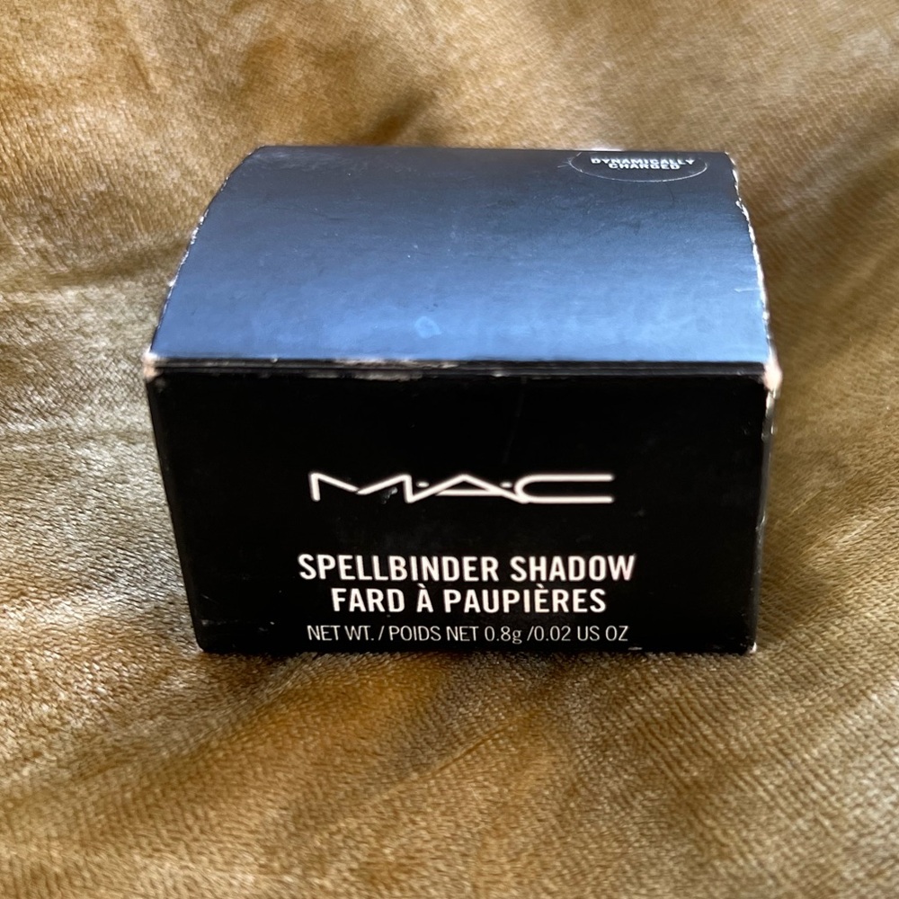 MAC Dynamically Charged Spellbinder Eyeshadow Pot